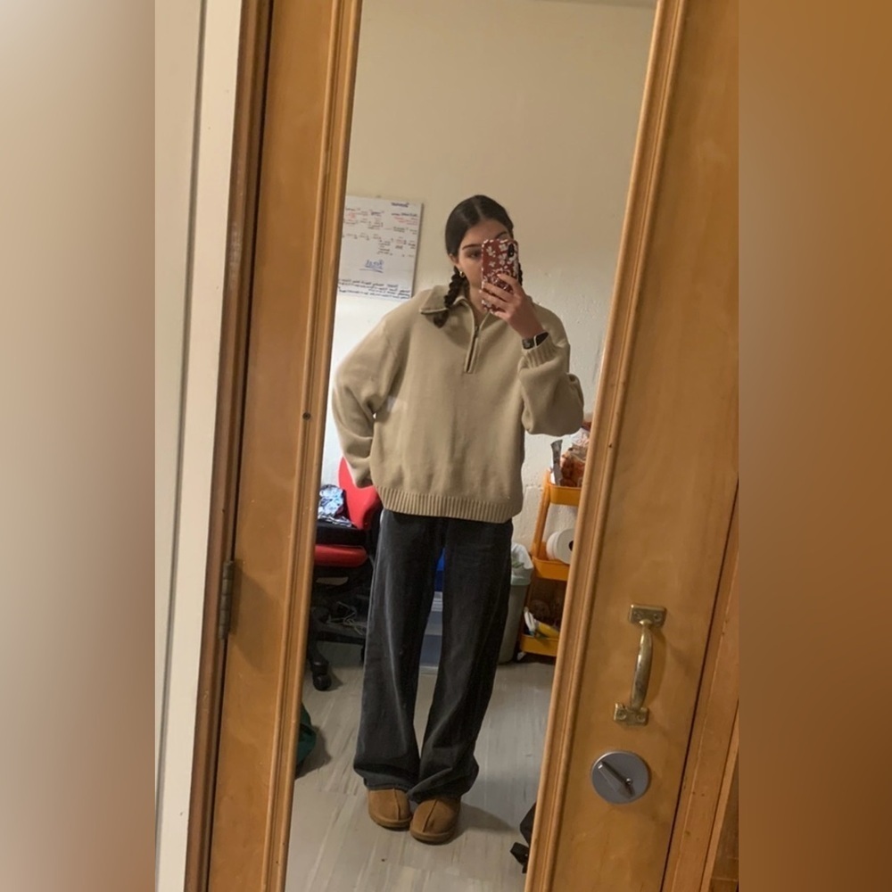 Hollister Beige Half-Zip Sweater, Pullover Sz XS - Picture 2 of 7